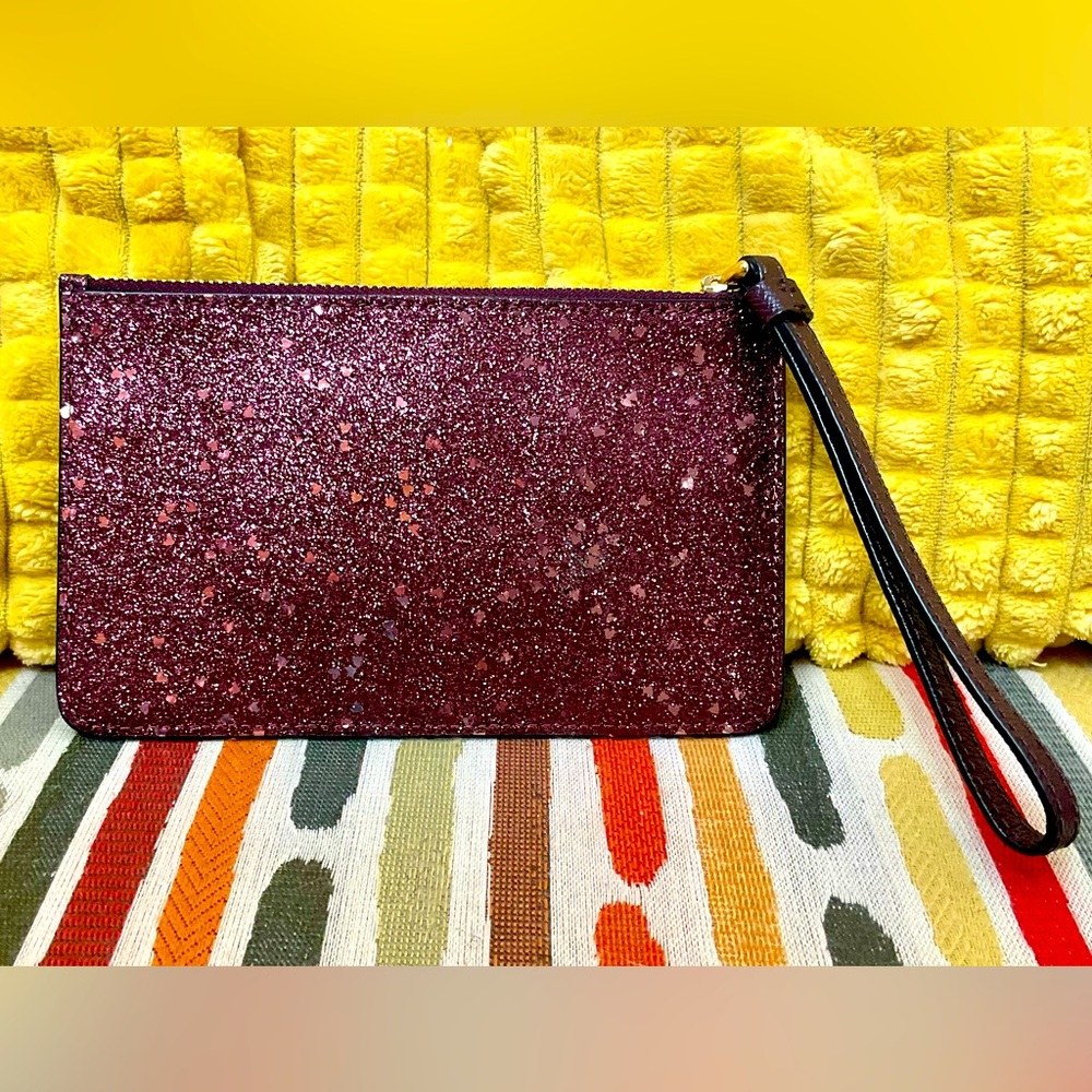 💖COACH NEW YORK. Limited Edition! Raspberry Sparkle Hearts Wristlet. NWOT! - Picture 3 of 5